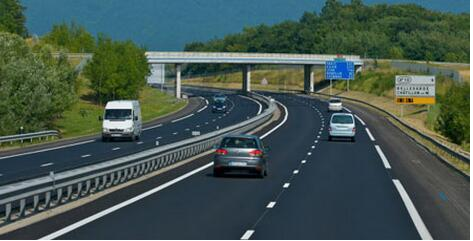 高速开车千万注意
