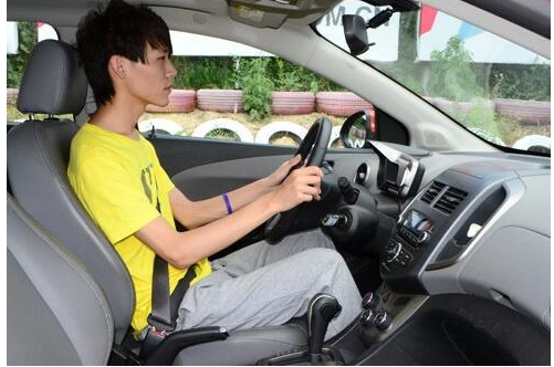 轮胎长期跑偏致爆胎危险