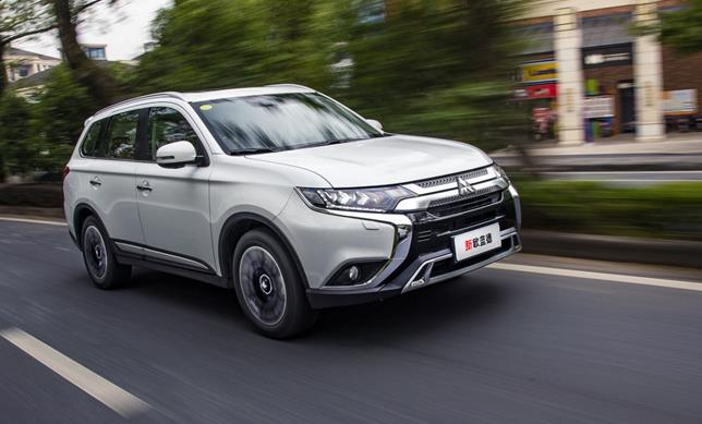 汽车保养雨刮器轮胎刹车片勤检查