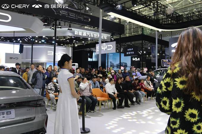 油电双星2025款瑞虎9、全新瑞虎8PLUS新疆十一国际车展闪耀上市