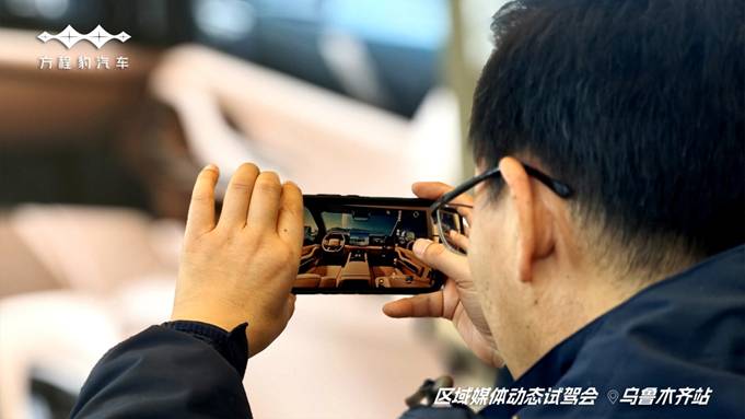 比亚迪华为两大科技巨头首次联合打造顶级国货，方程豹豹8动态试驾开启