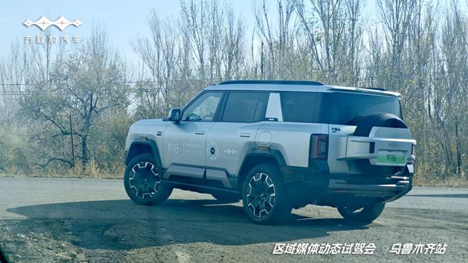 比亚迪华为两大科技巨头首次联合打造顶级国货，方程豹豹8动态试驾开启