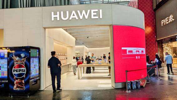 科技生活美学新地标！华为臻选店首登乌鲁木齐，打造边城尊享体验空间