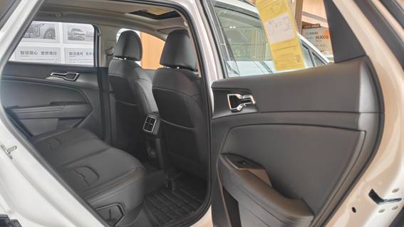 焕新一口价10.99万起 起亚新狮铂拓界携8AT硬核实力登陆新疆