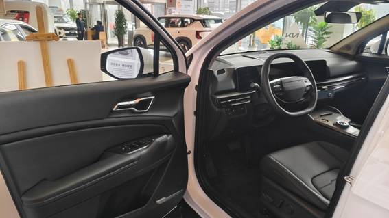 焕新一口价10.99万起 起亚新狮铂拓界携8AT硬核实力登陆新疆