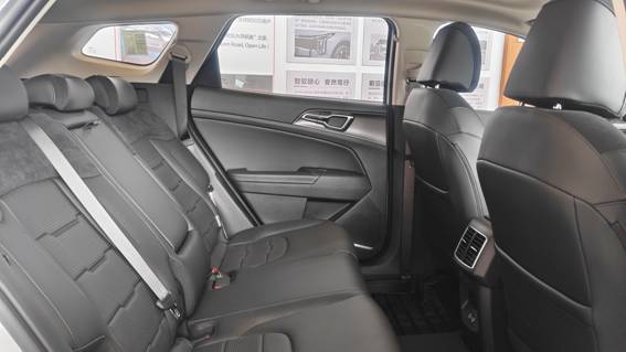 焕新一口价10.99万起 起亚新狮铂拓界携8AT硬核实力登陆新疆