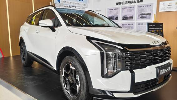 焕新一口价10.99万起 起亚新狮铂拓界携8AT硬核实力登陆新疆