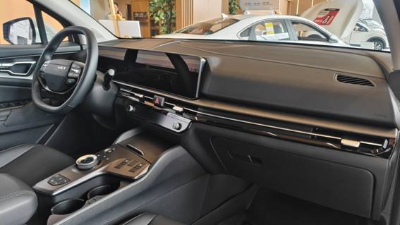 焕新一口价10.99万起 起亚新狮铂拓界携8AT硬核实力登陆新疆