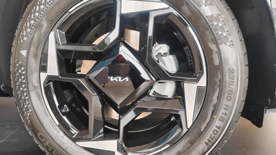 焕新一口价10.99万起 起亚新狮铂拓界携8AT硬核实力登陆新疆