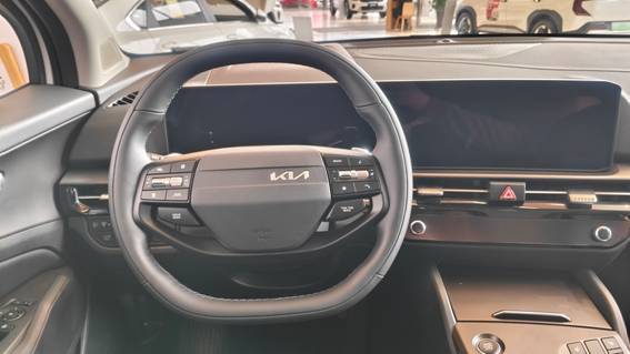 焕新一口价10.99万起 起亚新狮铂拓界携8AT硬核实力登陆新疆