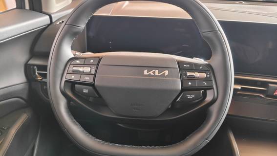 焕新一口价10.99万起 起亚新狮铂拓界携8AT硬核实力登陆新疆